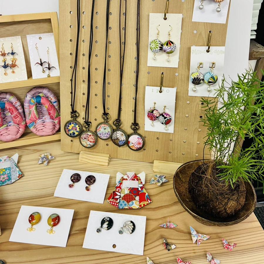 制作したアクセサリーの展示